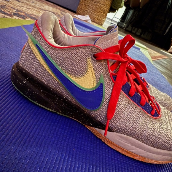Nike Lebron XX Pink Diamond Collection Est. 2003 - Picture 1 of 7